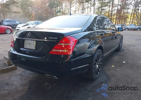 2012 Mercedes-Benz S 550 4Matic z USA, uszkodzony, nr VIN WDDNG9EB3CA433879